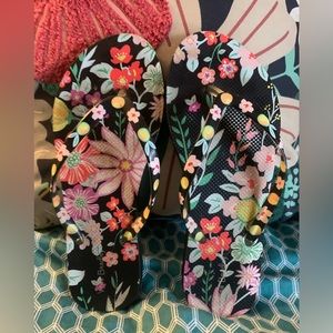 Vera Bradley Flip Flops Size 8